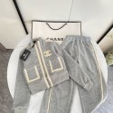 シャネルキッズセットアップCHANELブランド子供洋服韓国風シャネルグレートラックスーツ 2 点セット ロゴ刺繍 男女童共用 120-170 サイズおしゃれ