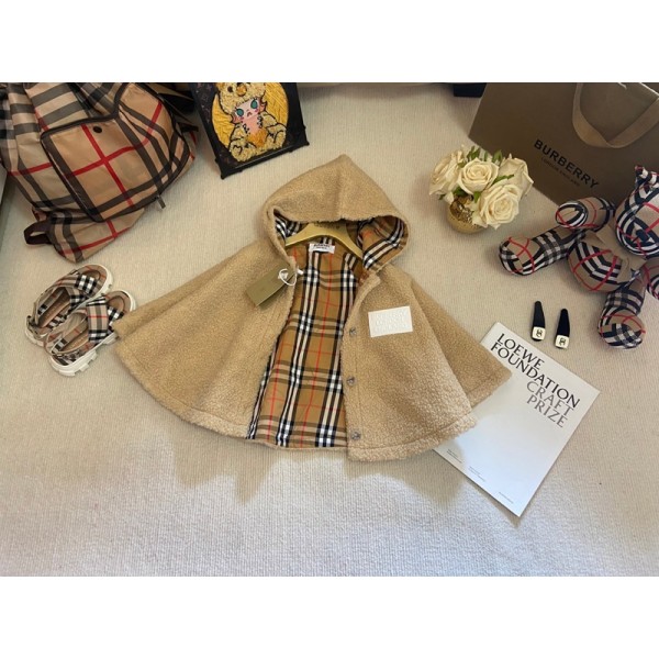 Burberry ブランド子供洋服バーバリー風 キッズ ベージュフリース チェック裏地 マント可愛い韓国風バーバリー子供服秋冬保暖実用性