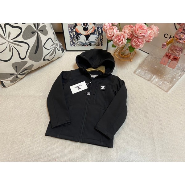 シャネル風 キッズ ブラック ロゴアクセント フード付きジャケット秋冬用シャネルCHANEL子供服キッズ服 ベストブランド子供服ウェア激安シャネルブランド子供洋服韓国風