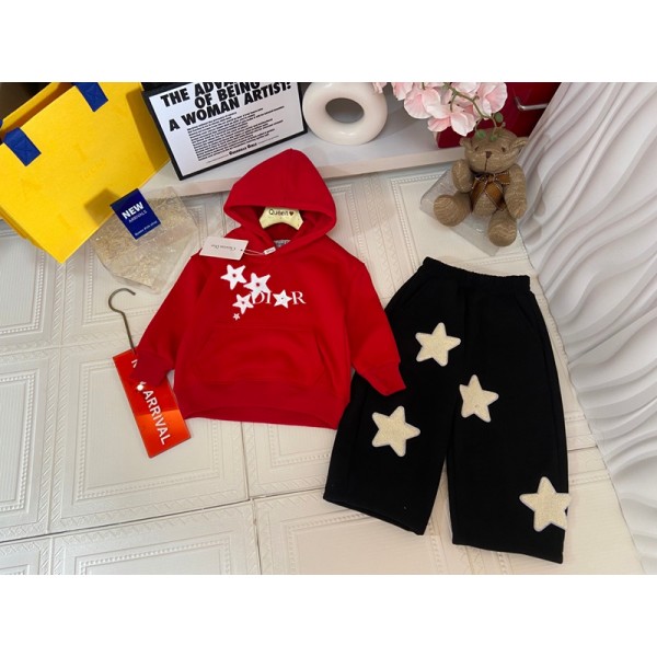 ディオール子供セットアップディオール風女童レッド 2 点セット ニット + モノグラムスカート 100-150 サイズDIORブランド子供服 コピーおしゃれ