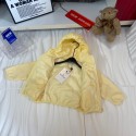 ハイブランド子供服モンクレールMONCLERキッズ服秋冬防寒可愛らモンクレール風キッズイエローハイブリッドダウン フード付き  90-130 サイズ