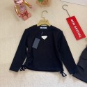 プラダ子供服三角ロゴサイドリボン長袖トップス＋カーゴスカートセットアップ ブラックハイブランド prada 女の子向け長袖トップス＋スカートセット 高級感 百搭韓国風