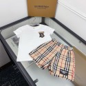 バーバリーキッズ 子供服ノバチェックショーツ＋B ロゴ T シャツセットアップ ベージュ系 90-160 サイズ女の子 / 男の子向け バーバリー風ノバチェックハーフパンツセット 春夏 お出かけBurberryバーバリー キッズ服激安