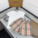 バーバリーキッズ 子供服ノバチェックショーツ＋B ロゴ T シャツセットアップ ベージュ系 90-160 サイズ女の子 / 男の子向け バーバリー風ノバチェックハーフパンツセット 春夏 お出かけBurberryバーバリー キッズ服激安