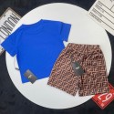 激安フェンディ風キッズセットアップ FENDI 子供服夏 スケートボーイ プリント 半袖 T シャツ＋FF 柄ショーツ セットアッフェンディプブランド子供洋服韓国風