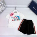 ザノースフェイス 風子供服セットアップ キッズセットアップグッチ T シャツ + ショーツ 春夏 男女兼用THE NORTH FACE × GUCCI 風コラボ風キッズセット ホワイト × ブラック スポーティー