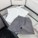 シャネル子供服セットハイブランド夏 CHANEL ロゴ 半袖シャツ × グレーショーツ キッズセットアップ男の子用シャネル春夏キッズセットアップ