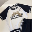 モンクレールキッズセットアップ ハイブランド MONCLER子供服 テディベアプリント ラグラン切替半袖 T シャツ + ショーツ キッズ上下セットモンクレールハイブランド子供服コピー