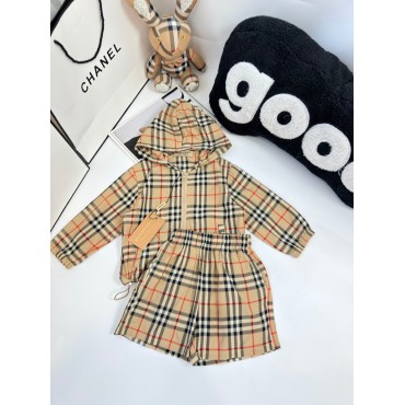 バーバリー Burberryクラシックチェック柄 キッズパーカー+ショーツセットアップ 子供服ハイブランド韓国風バーバリー 男の子女の子兼用 春夏服 バーバリー Burberryクラシックチェック柄 キッズパーカー+ショーツセットアップ 子供服ハイブランド韓国風バーバリー 男の子女の子兼用 春夏服