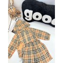 バーバリー Burberryクラシックチェック柄 キッズパーカー＋ショーツセットアップ 子供服ハイブランド韓国風バーバリー 男の子女の子兼用 春夏服