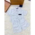 ルイヴィトンLVキッズセットアップ夏用子供服セットアップ 襟付き半袖シャツ ウエストゴムショーツ 総柄プリント ハイブランドルイヴィトン子供服セット男の子