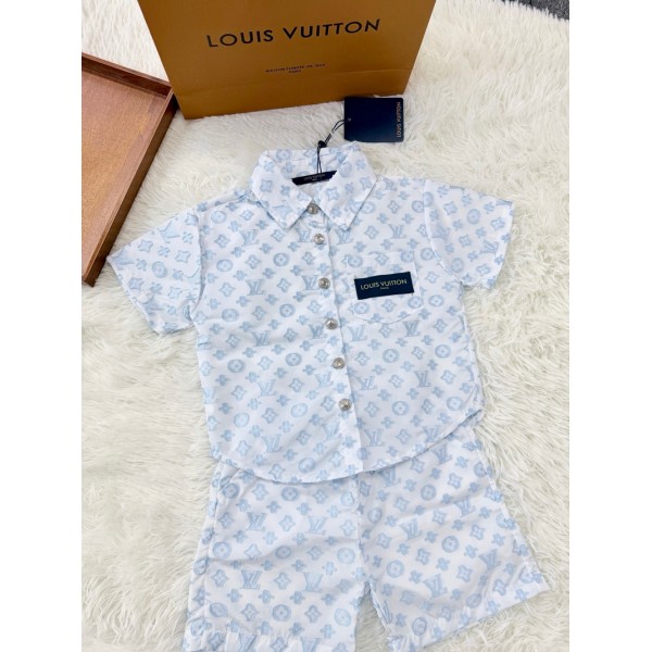ルイヴィトンLVキッズセットアップ夏用子供服セットアップ 襟付き半袖シャツ ウエストゴムショーツ 総柄プリント ハイブランドルイヴィトン子供服セット男の子