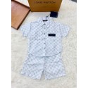 ルイヴィトンLVキッズセットアップ夏用子供服セットアップ 襟付き半袖シャツ ウエストゴムショーツ 総柄プリント ハイブランドルイヴィトン子供服セット男の子