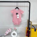 シャネルCHANEL子供服ベビー半袖ロンパース ワンポイント刺繍 ピンク コットン素材シャネルキッズ新生児用半袖カバーオール 柔らか綿素材 おしゃれベビーウェア