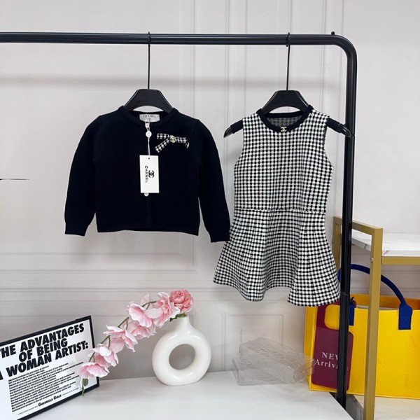 シャネルCHANEL子供服女の子千鳥格子ノースリーブワンピース＋リボン付きカーディガン 女の子 2 点セットシャネルブラック上品キッズセットアップ 千鳥柄ワンピース 長袖カーディガン