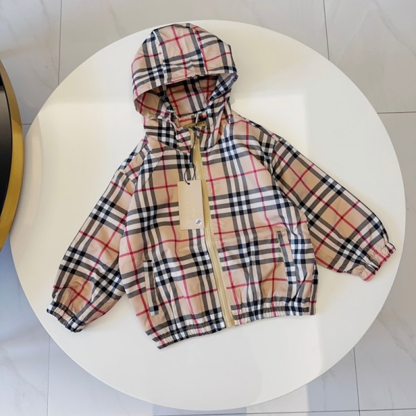 バーバリー Burberry 子供アウター男女兼用春秋クラシックチェック柄 キッズフード付きブルゾン 男女兼用 春秋アウターバーバリーキッズ上品チェック総柄 子供服