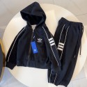 アディダスAdidasキッズ ラインストライプ ジップパーカー上下セット 男の子女の子 ブラックアディダスセットアップAdidas子供服パーカーセット ラインデザイン カジュアルスポーツウェア