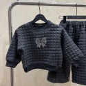 シャネルCHANELキッズ キルティング 2 点セットアップ リボン刺繍 女の子 秋冬上下セット子供服セットアップシャネルハイブランド激安キッズ秋冬セットアップ おしゃれ子供服