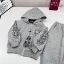 クロムハーツ Chrome Hearts 子供服セットアップキッズクロスモチーフ刺繍ジップパーカー上下セットグレー男女兼用クロムハーツ クロスチャーム付きキッズスウェットセット
