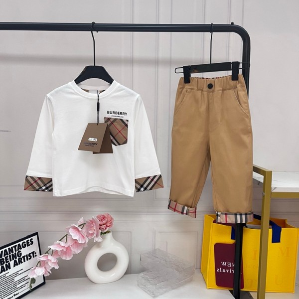 バーバリー Burberry  子供服 セットアップ 男の子 長袖 T シャツ カーキパンツ 英国風チェック柄 春秋 ハイブランドバーバリー綿長袖 T シャツ カーキパンツ ヴィンテージチェック 普段着