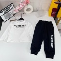 バーバリー Burberry キッズ 3 点セット ボーダーニットカーディガン＋ロゴ長袖 T シャツ＋ジョガーパンツバーバリー Burberry 男の子 子供服 春秋 