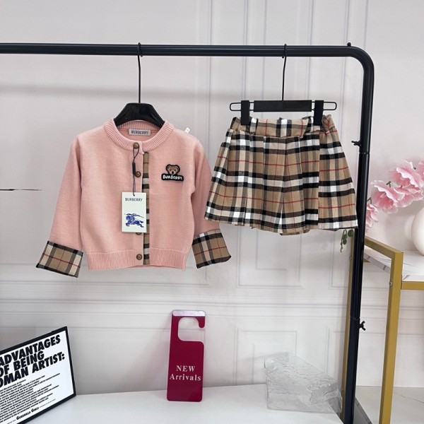 バーバリー Burberry女の子 ニットカーディガン チェックプリーツスカート 2 点セット 秋服 バーバリー Burberry子供服キッズ ピンクニットアウター 格子柄スカート セットアップ 女児 お出かけ着