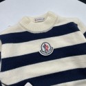 モンクレールMONCLERキッズ ハイネックボーダーニット 胸ロゴワッペン 長袖セーターモンクレールMONCLER 男女兼用子供セーター 紺白ボーダー ハイネック 秋冬トップス