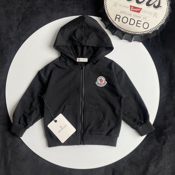 モンクレールMONCLERキッズ フード付きジップパーカー ロゴワッペン ブラック モンクレールMONCLER 男女兼用子供パーカー 長袖 秋冬こども服