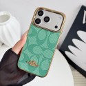 コーチ Iphone 18シリーズ即納 超スタイリッシュ アイホン 18pro  18pro max 17pro max携帯ケース coach大人気 iPhone duo 17 18 18 plus 17ケースコーチレザー調総柄スマホカバー メタルモチーフ付き 金メッキカメラフレーム