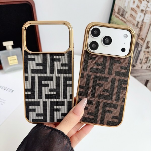 フェンディ fendi  IPhone18pro max 18Pro 18 17ケースFENDI 風 定番 FF 総柄メッキゴールドフレームスマホケース ホワイト・ブラウン 2 色展開フェンディ アイフォン 18pro max 17 pro max 大人上品レザー調カバー
