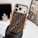 フェンディ fendi  IPhone18pro max 18Pro 18 17ケースFENDI 風 定番 FF 総柄メッキゴールドフレームスマホケース ホワイト・ブラウン 2 色展開フェンディ アイフォン 18pro max 17 pro max 大人上品レザー調カバー