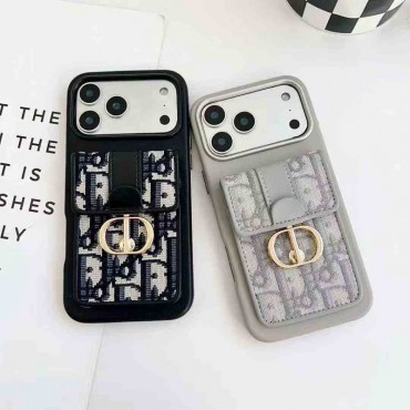 ハイブランドDiorディオール iphone 18 18promax 18plusケース ポケット一体型カード収納ケースディオールiPhone 18/18plus/18 18promaxシリーズ 大人上品織柄カードケース付きスマホカバー CD 金具装飾 ハイブランドDiorディオール iphone 18 18promax 18plusケース ポケット一体型カード収納ケースディオールiPhone 18/18plus/18 18promaxシリーズ 大人上品織柄カードケース付きスマホカバー CD 金具装飾