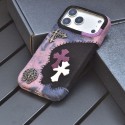 新作クロムハーツIphone18pro max 18plus 17携帯ケース Chrome Heartsクロムハーツ風金属クロスバッジ付き パッチワーク布製ケース iPhone16  17 18全機種対応クロムハーツアイホン18plus 18 17pro 17 スマホケース