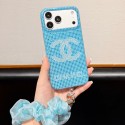 シャネルCHANELハイブランドiphone18/18promax/18 proケースシンプル激安ブランド シャネル iphone 18pro max 17 proケース流行り簡約ラインストーン装飾 高級感スマホケース シフォンリボンストラップ付き