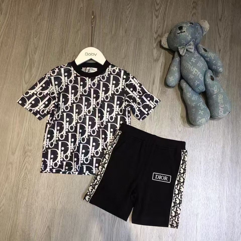 DIOR 子供向け T シャツとショートパンツ ブランド感満載コー