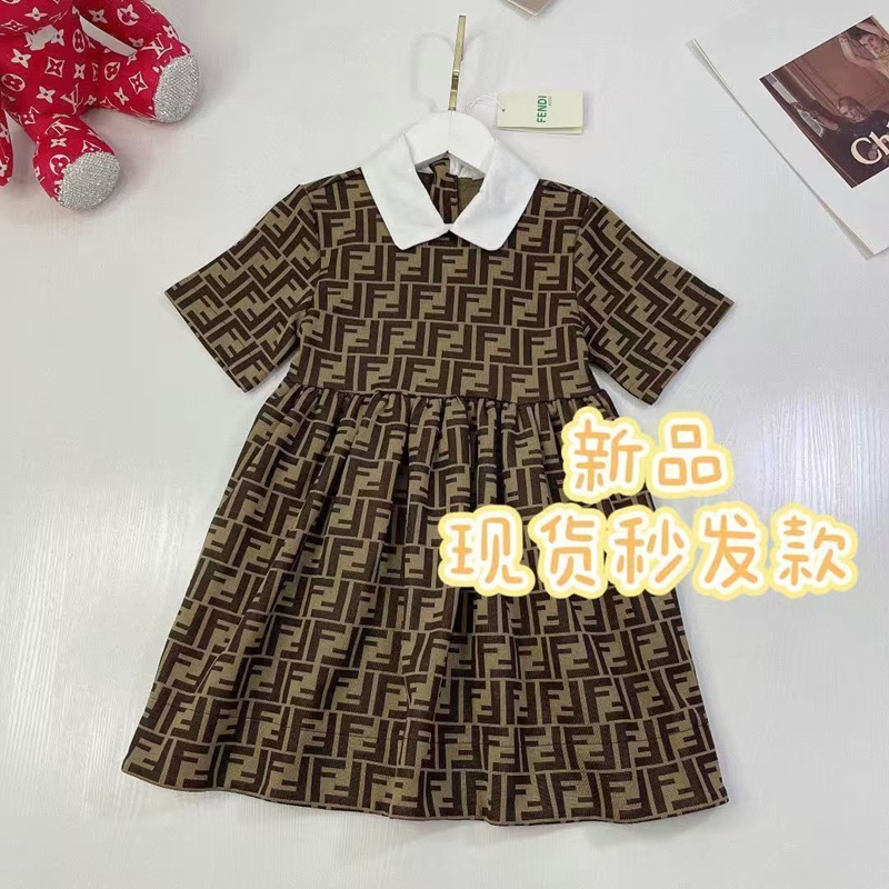 女の子の可愛らしさを引き立てるフェンデイモノグラム柄白い襟ショート袖ハイファッションな子供衣装
