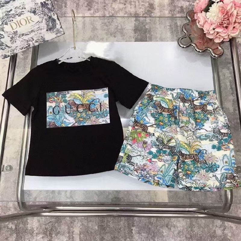 GUCCI グッチ 子供服 上下セット tシャツ ショーツ 2点キッズ服