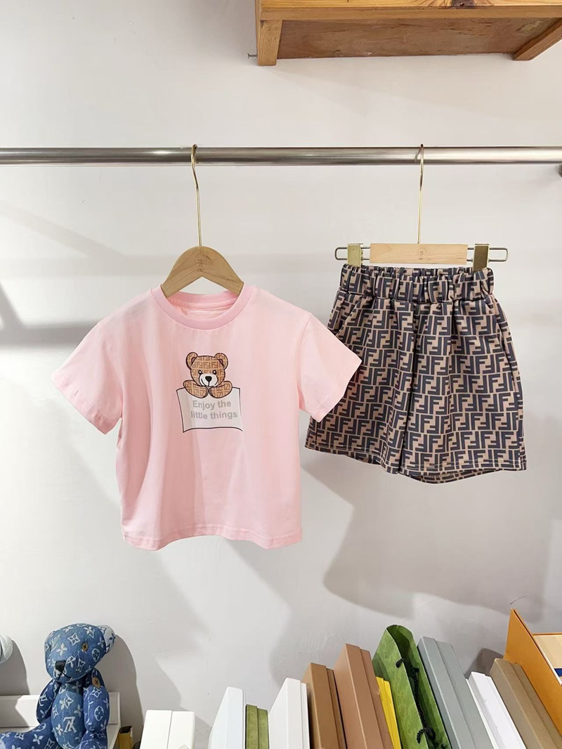 FENDI 子供服可愛いフェンデイ T シャツとセット キッズ夏服 