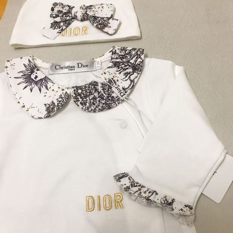 ディオールハイブランDior のベビーウェア 3 点セットは