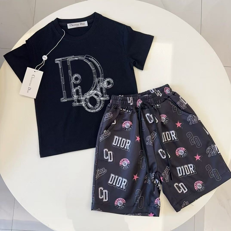 Dior 子供用コーデ アート風ロゴ ディオールTシャツ