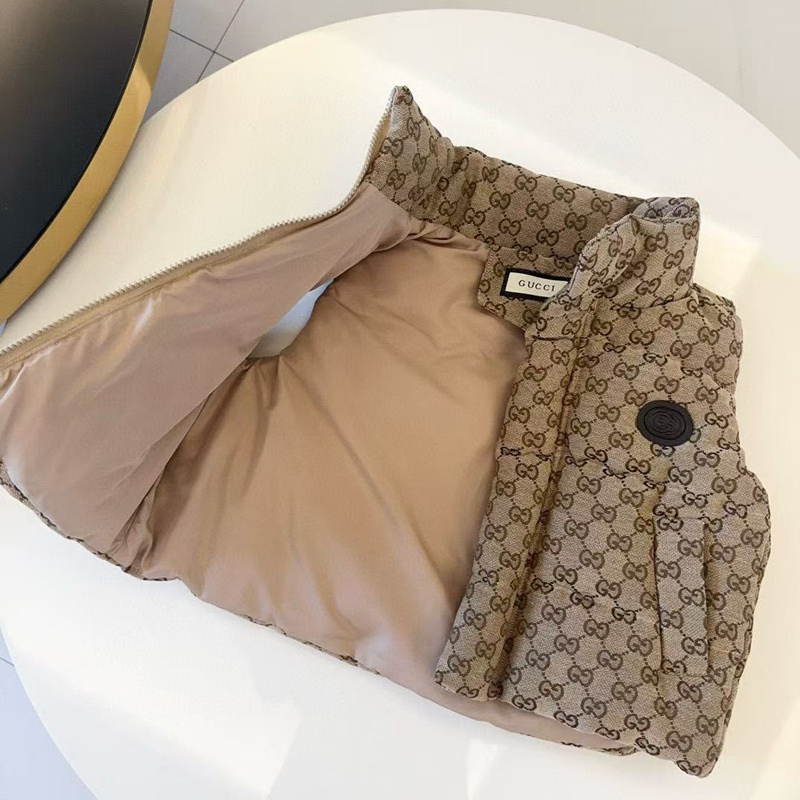 グッチGUCCI子供キッズ服 キッズダウンベストモノグラム冬服モノグラム柄を採用 防寒性能抜群 子供用ダウンベスト