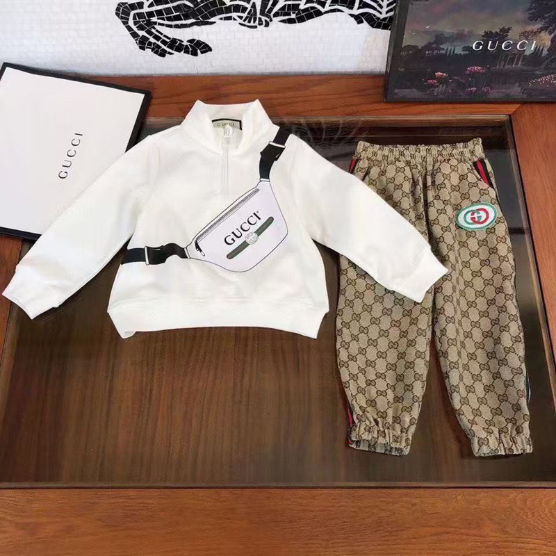 男の子 女の子グッチ キッズ モノグラム柄 トラックスーツGUCCI高品質
