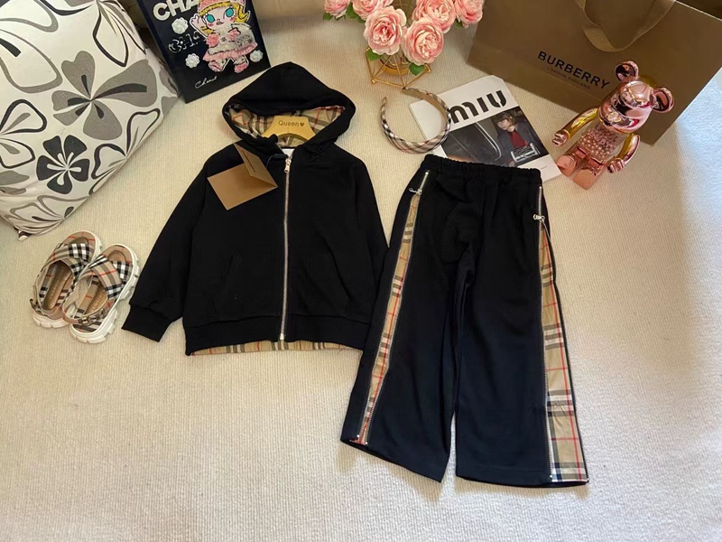 Burberry子供服2 点セット チェック柄アクセントウェア偽物高品質