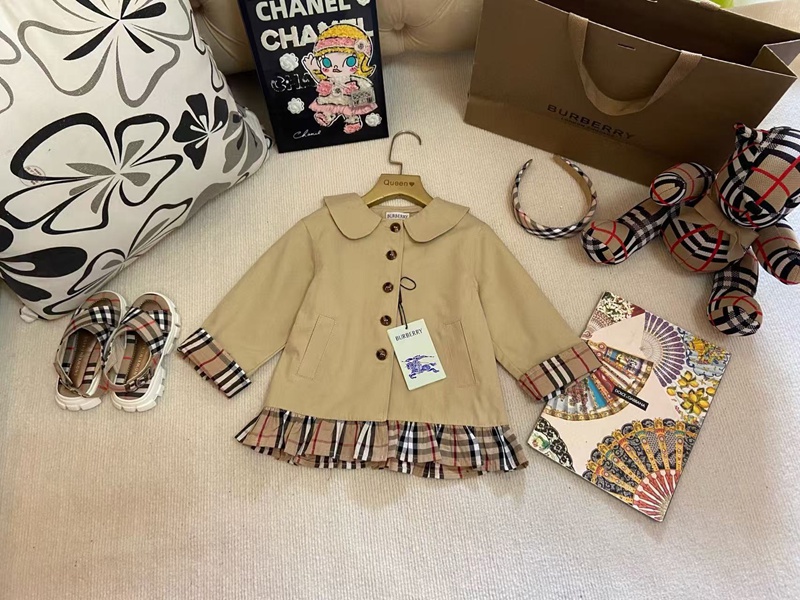 バーバリーBurberry子供服女の子洋服