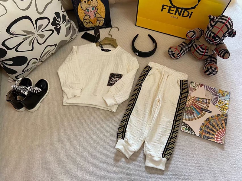 フェンディハイブランド秋冬男の子超安い偽物fendi キッズ韓国風