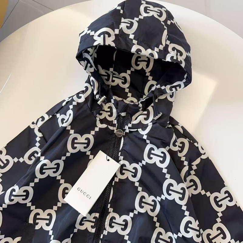 子供服グッチ風 キッズロゴパターンアウター ブラック 日常着に