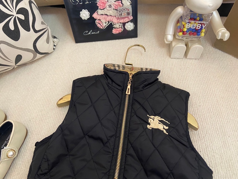 Burbery秋冬ブラック ベスト