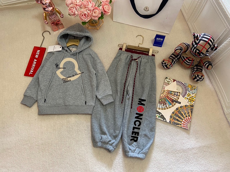 モンクレールMONCLER子供セットアップ