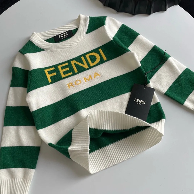 フェンディFENDI 子供服ニットセーター
