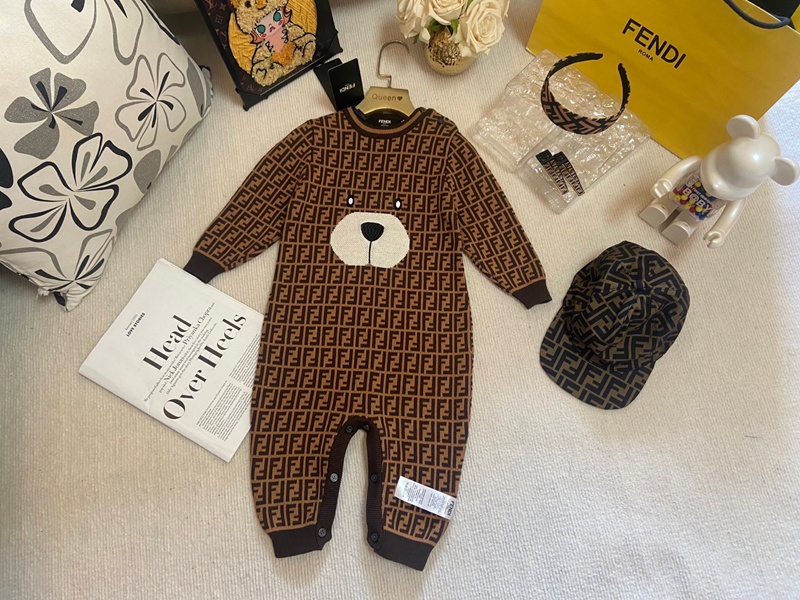 フェンディ ベビー服ロンパース秋冬可愛い